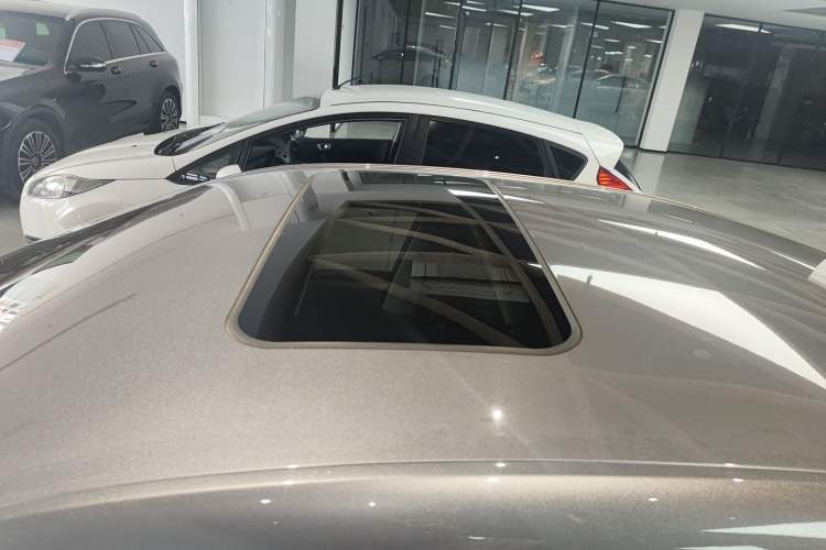 Used Roewe i5 2023 1.5L CVT Luxury Edition Roof