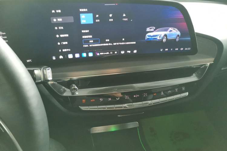 Used Cadillac LYRIQ 2022 Four-Wheel-Drive High-Performance Deluxe Edition Audio And AC Panel