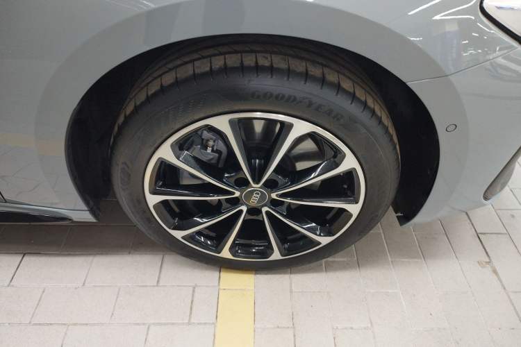 Used Audi A5L 2026 2.0T Sport Plus Right Rear Wheel Hub