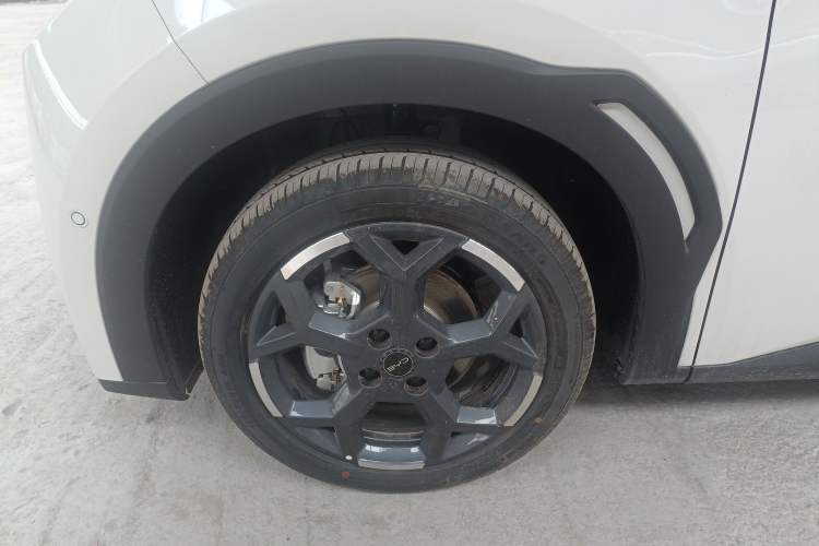Used BYD Seagull 2025 Smart Drive Version 305 km Freedom Edition Left Front Wheel Hub