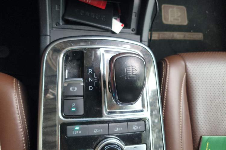 Used BYD Tang New Energy 2015 2.0T Four-Wheel-Drive Flagship Model Gear Lever