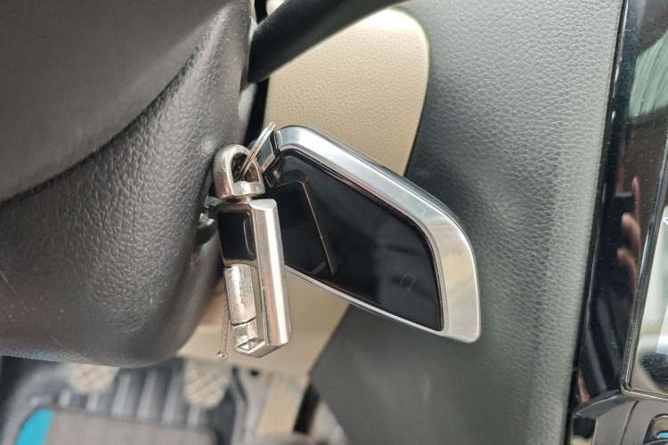 Used Volkswagen Sagitar 2012 1.6L Manual Comfort Model Vehicle Key