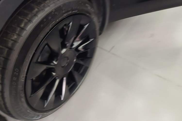 Used Tesla Model Y 2021 Long-Range All-Wheel-Drive Version
