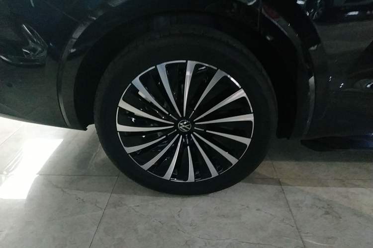 Used Volkswagen Viloran 2024 380TSI Premium Edition Exterior 8