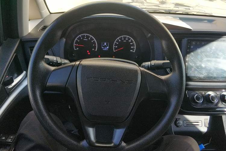 Used FORTHING Lingzhi 2024 M5L 1.5T Manual Base Model 7 Seats