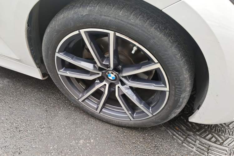Used BMW 3 Series 2022 320Li M Sport Package Right Front Wheel Hub