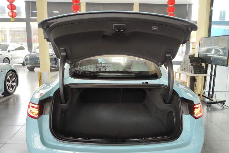 Used Hima Luxeed S7 2025 855 km Max
