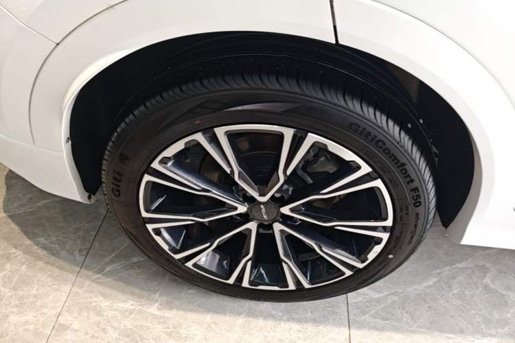 Used JETOUR X70 PLUS 2023 1.6T DCT Stronger PLUS 5-seater