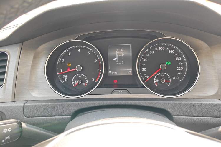 Used Volkswagen Golf 2015 1.4TSI Automatic Luxury Model
