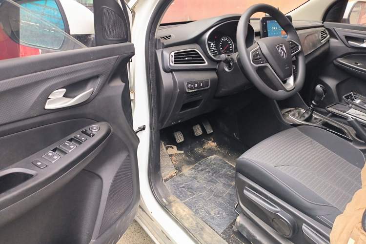 Used Baojun 730 2019 1.5L Manual Fashion Model 7-seater National V Driver Seat