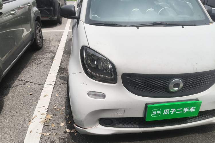 Used smart fortwo 2015 1.0L 52 kW hardtop Dynamic version