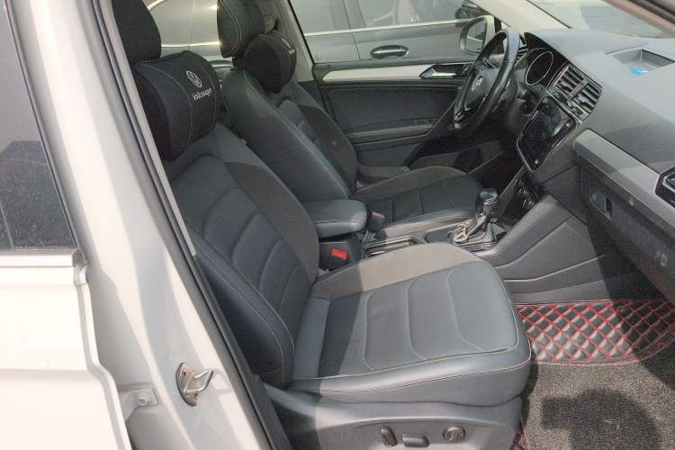 Used Volkswagen Tiguan L 2019 Updated Version 330TSI Automatic Two-Wheel Drive Panoramic Comfort Edition China VI Standard
