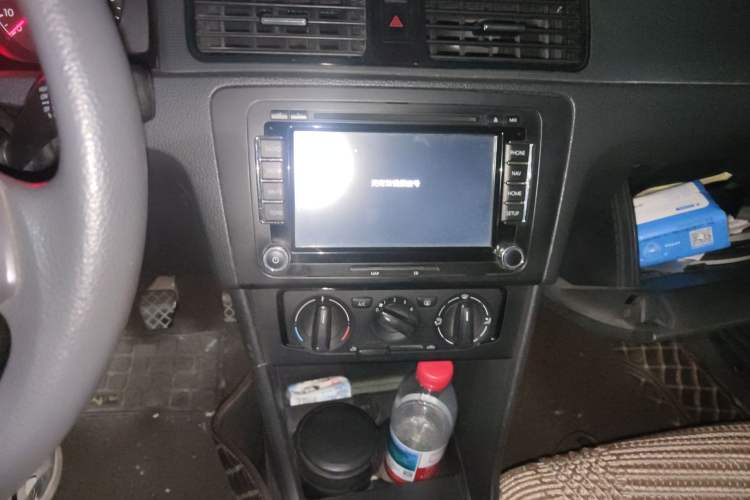 Used Volkswagen Santana 2015 1.6L Manual Fashion Edition
