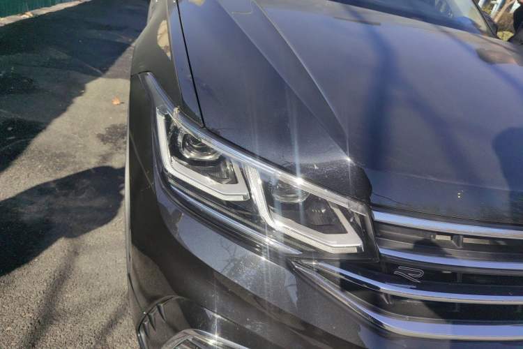 Used Volkswagen Tiguan L 2023 330TSI Automatic Two-Wheel Drive R-Line Flagship Edition Right Front Headlight