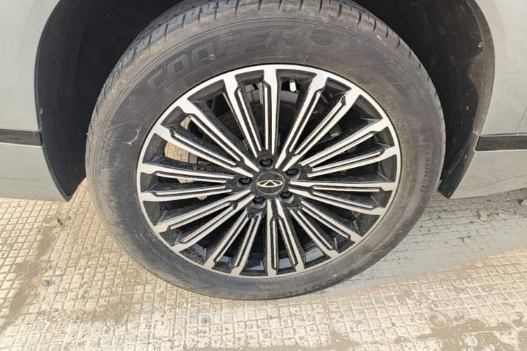 Used Chery Tiggo 9 C-DM 2025 1.5T 106KM Ultra-Comfort Edition 5 Seats Lithium-NMC Right Rear Wheel Hub