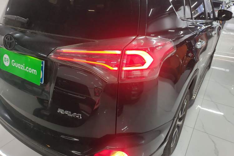 Used Toyota RAV4 2016 2.0L CVT Two-Wheel Drive Fashion Edition China V Standard