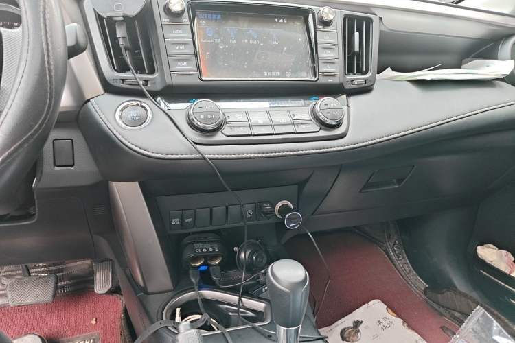 Used Toyota RAV4 2019 2.0L CVT Two-Wheel Drive Fashion X Limited Edition China VI Standard