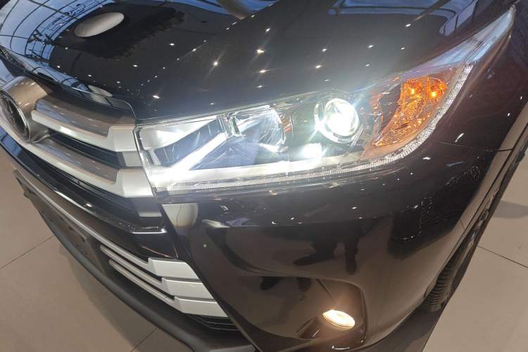 Used Toyota Highlander 2018 2.0T Two-Wheel Drive Luxury Edition 7 Seats China VI Standard
