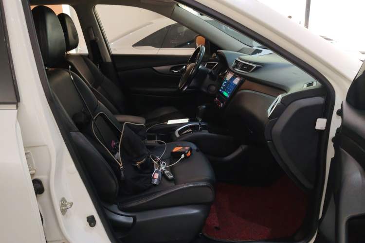 Used Nissan X-Trail 2014 2.0L CVT Comfort Edition 2WD Right Front Seat