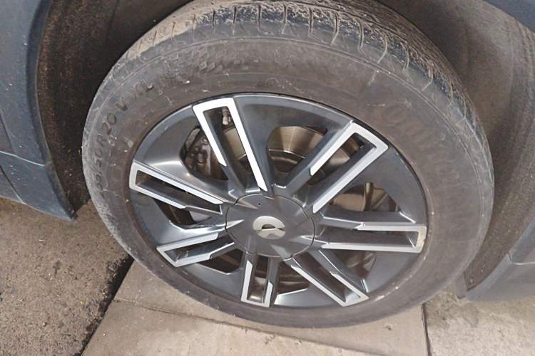 Used Nio ES6 2020 420 km Sport Edition Right Front Wheel Hub