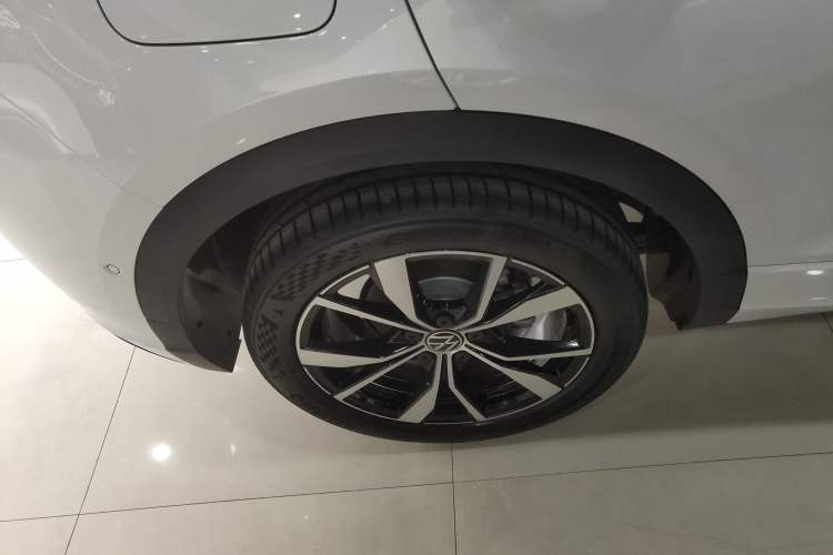 Used Volkswagen T-ROC 2025 Facelift Model 2 300TSI DSG Two-Wheel Drive Xingguang Edition