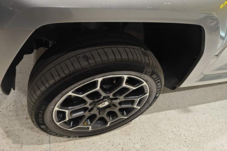 Used Tank 700 New Energy 2024 Hi4-T Extreme Edition Left Front Wheel Hub