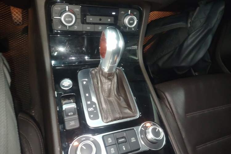 Used Volkswagen Touareg 2017 3.0 TSI Touareg Edition Gear Lever