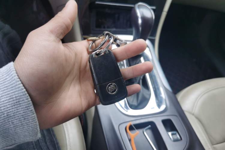 Used Buick Regal 2015 2.0L Elite Fashion Edition Vehicle Key