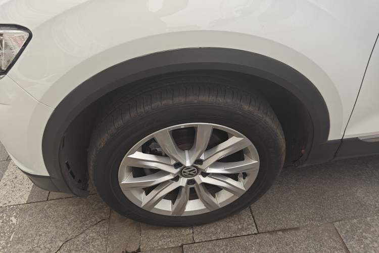 Used Volkswagen T-ROC 2019 230TSI DSG Two-Wheel-Drive Advanced Version China VI Standard Left Front Wheel Hub