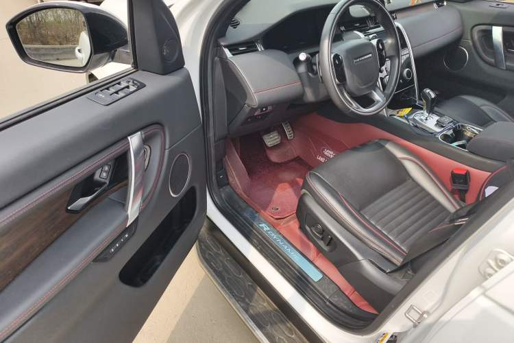 Used Land Rover Discovery Sport 2021 249 PS R-Dynamic S Performance Edition Interior 3