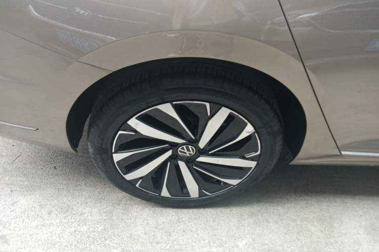 Used Volkswagen Passat 2022 330TSI Luxury Edition Right Rear Wheel Hub