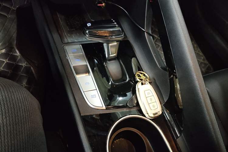 Used Hyundai Elantra 2022 1.5L CVT LUX Prestige Edition