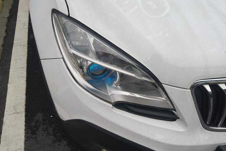 Used Buick Encore 2015 1.4T Automatic Two-Wheel Drive Urban Elite Version Right Front Headlight