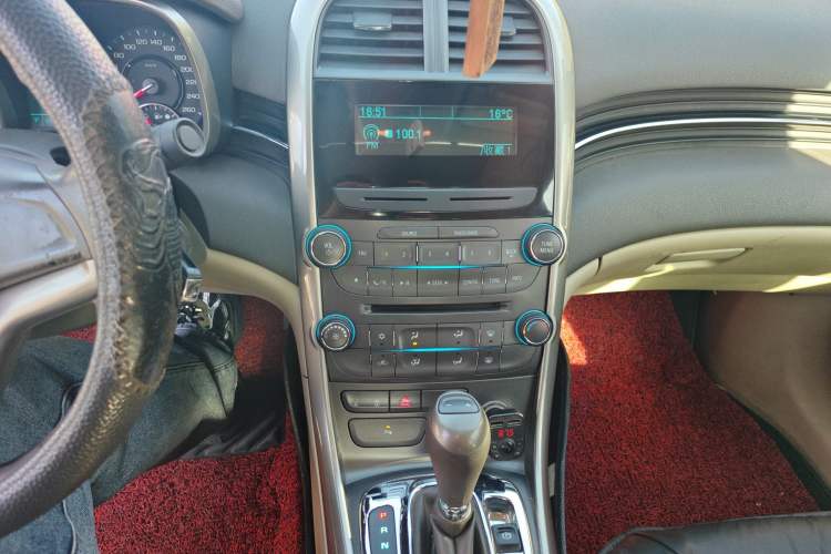 Used Chevrolet Malibu 2013 2.0L Automatic Comfort Edition Audio And AC Panel