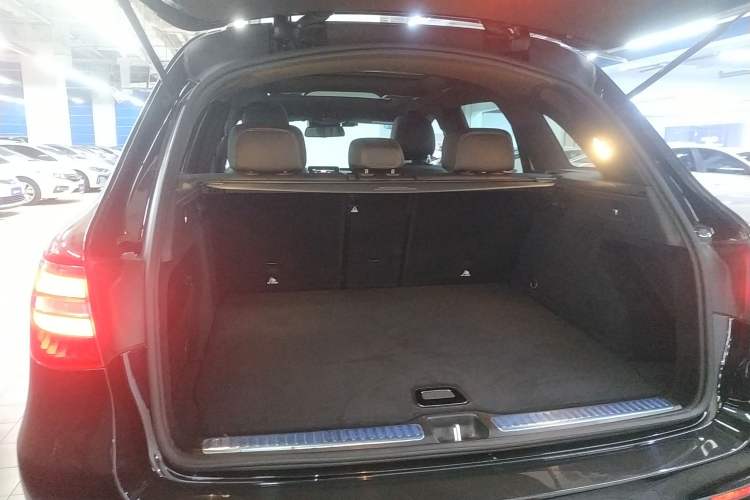 Used Mercedes-Benz GLC 2019 Facelift GLC 260 L 4MATIC Luxury Model
