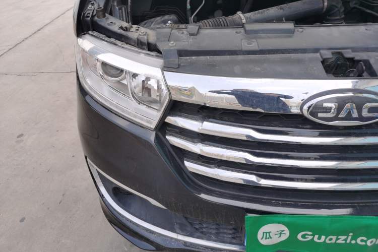 Used JAC Refine M3 2023 PLUS 1.8L 9-Seater Comfort Edition Right Front Headlight