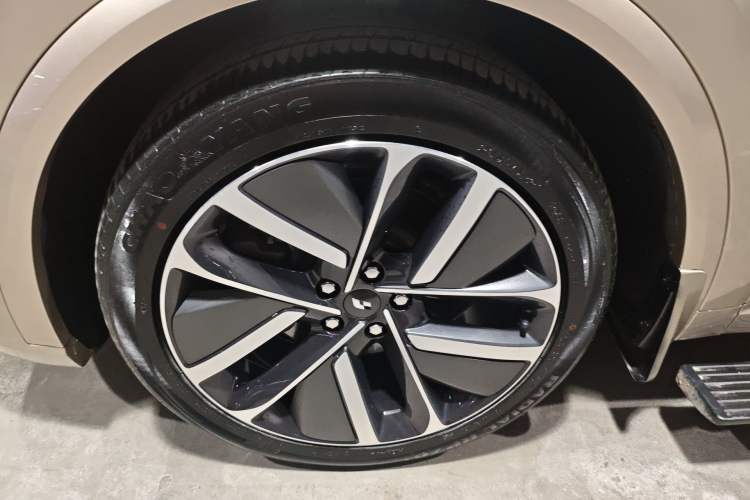 Used Li Auto L9 2022 Max model Left Front Wheel Hub