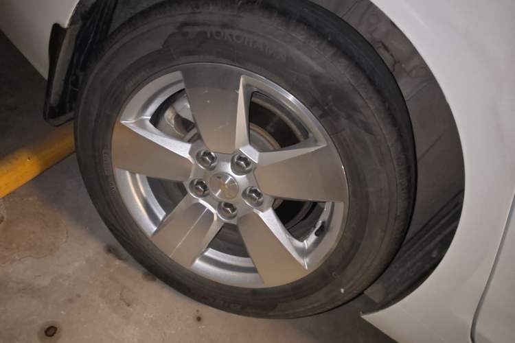 Used Chevrolet Malibu 2014 1.6T Automatic Comfort Edition Right Rear Wheel Hub