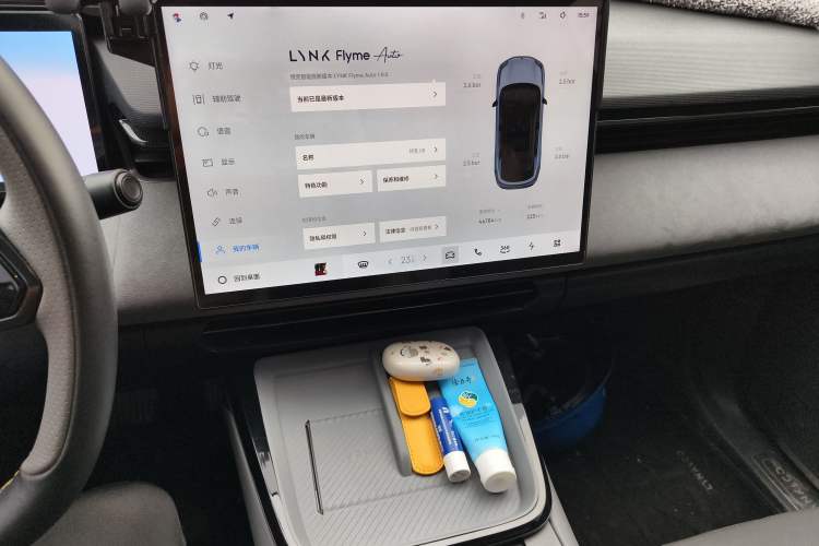 Used Lynk & Co 08 EM-P 2023 120km Long-Range Pro Audio And AC Panel