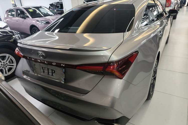 Used Toyota Avalon 2023 2.5L Luxury Edition Rear