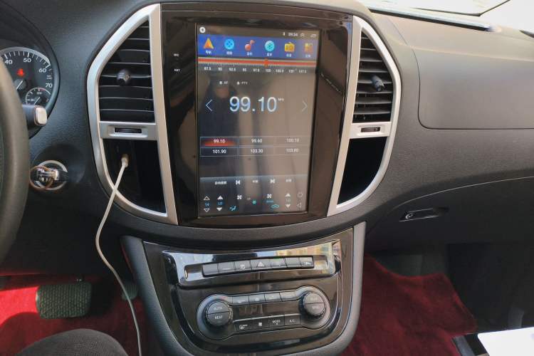 Used Mercedes-Benz Vito 2018 2.0T Elite Version 9 Seats China VI Emission Standard Audio And AC Panel