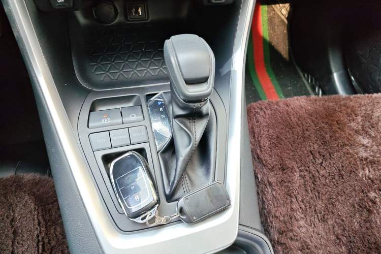 Used Toyota RAV4 2023 2.0L CVT Two-Wheel Drive Urban Edition Gear Lever