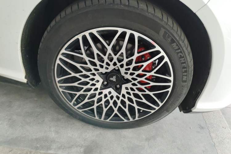 Used NETA S 2022 All-Electric 650 km Four-Wheel Drive Premium Version Right Front Wheel Hub