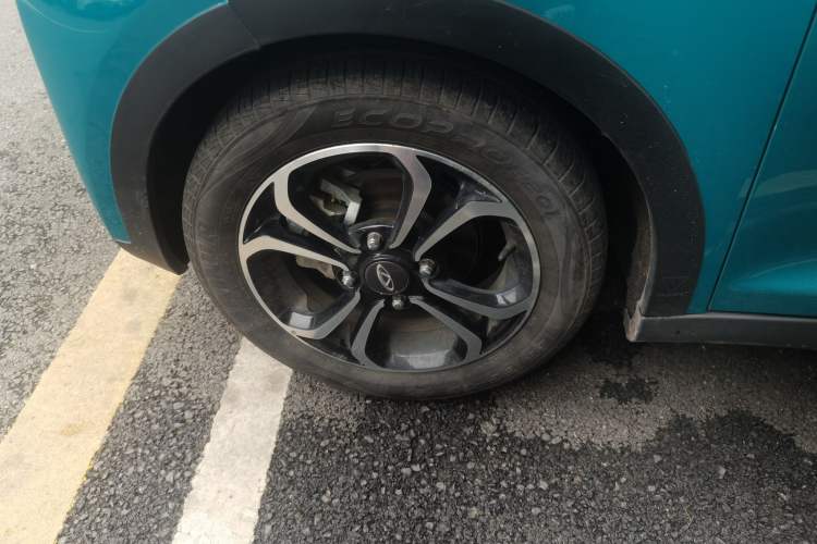 Used Chery QQ Little Ant 2021 200 000-Yuan Ant Fan Edition Talent Version NMC Battery 301 km Left Front Wheel Hub