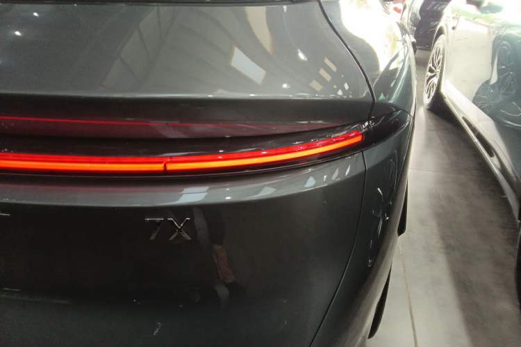 Used Zeekr 7X 2025 100kWh Long-Range All-Wheel Drive Intelligent Driving Version Right Rear Taillight