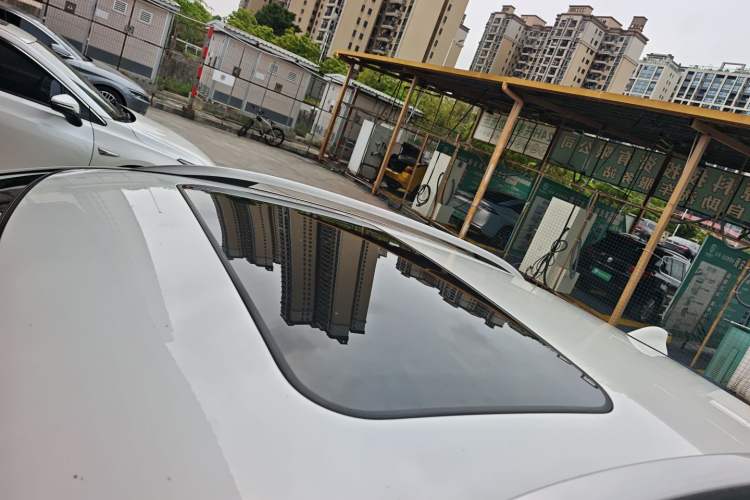 Used Venucia T90 2017 2.0L CVT Smart Edition Roof