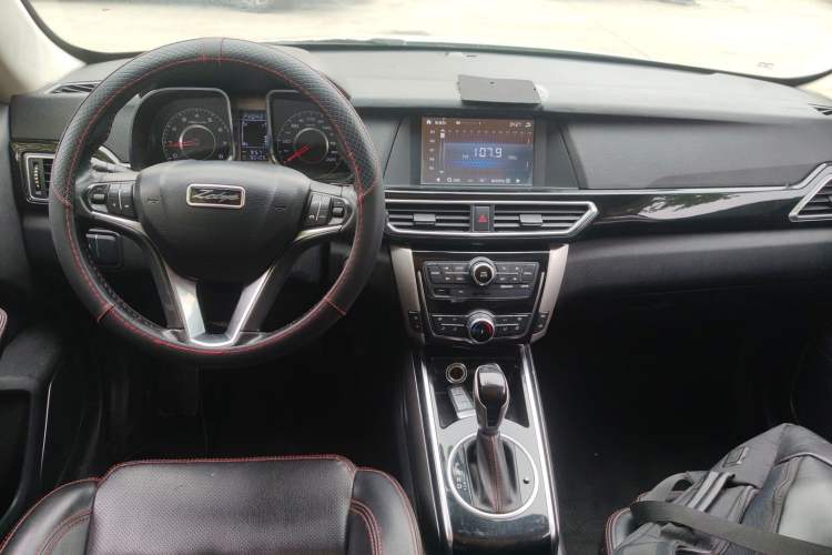 Used Zotye Domy X5 2015 1.5T CVT ZhiXian Model China IV Standard Center Console
