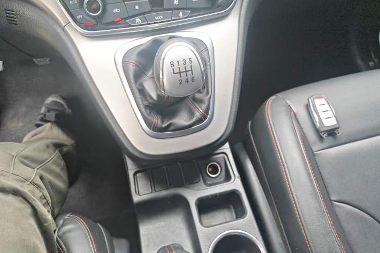 Used Haval M6 2018 1.5T Manual Two-Wheel Drive Elite Model Gear Lever