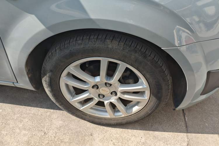 Used Chevrolet Aveo Sonic 2013 Sedan 1.6L AT SX Stylish Audio-Visual Edition
