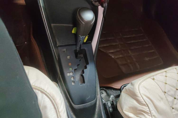 Used Toyota YARiS L Zhi Xuan 2015 1.5E Automatic Charm Edition
